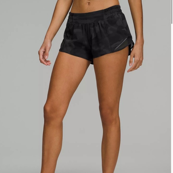 lululemon athletica Pants - Lululemon Hotty Hot LR Short 2.5" *Lined Camo